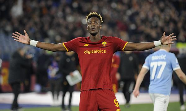 包含意大利杯赛程吃紧；埃因霍温关键时刻临场应变；更衣室稳定；赛季目标并未改变的词条